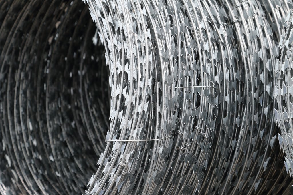 Heavy Duty Concertina Razor Wire (8m coil) - Britannia Retail